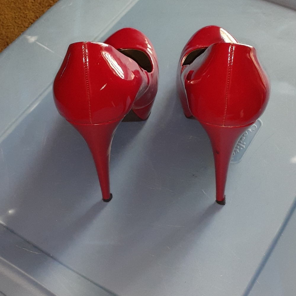 Guess Shoes worn once. I Recommend if wear size 10